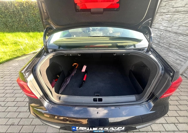 Volkswagen Passat cena 35000 przebieg: 196000, rok produkcji 2011 z Babimost małe 232